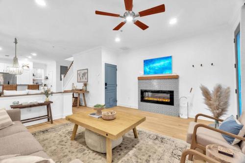 Luxury Coastal Farmhouse; Walk to Uptown, Home Gym