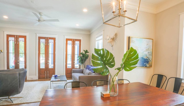 Luxury, Dog-Friendly Home w/ High End Fixtures; Walk to Nearby Restaurants, Parks, Shops & Nightlife