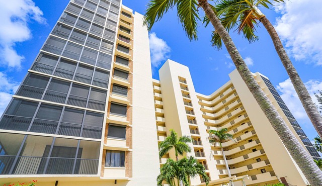 Luxury Gulf and Lake View Beautiful Condo, Vanderbilt beach, Naples, FL