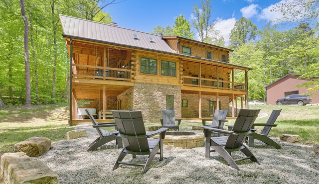 Luxury Hocking Hills Retreat w/Indoor Sport Court