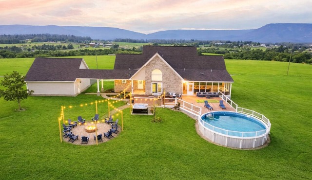 Luxury Home · Private Pool · Hot Tub · Arcade · Movie Room · Epic Views & more!