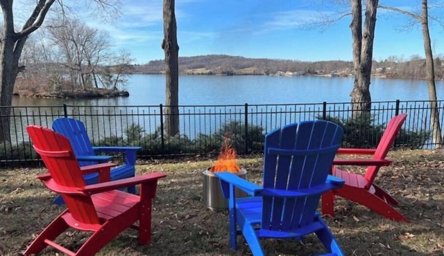 Luxury Lake Front Lodge on Claytor Lake, VT & RU close