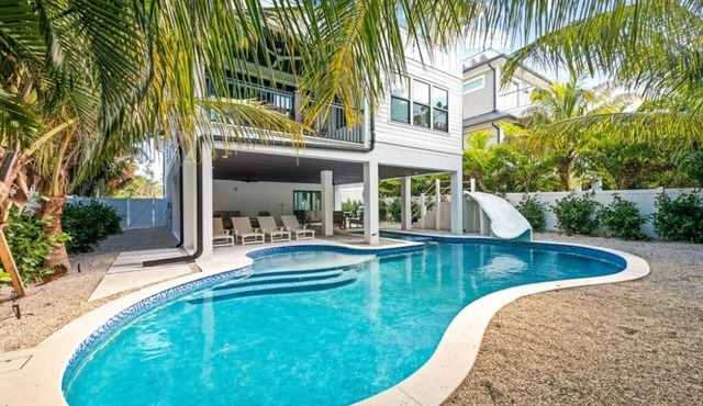 Luxury Lido Escape w/Pool, Slide, Spa & Rooftop!