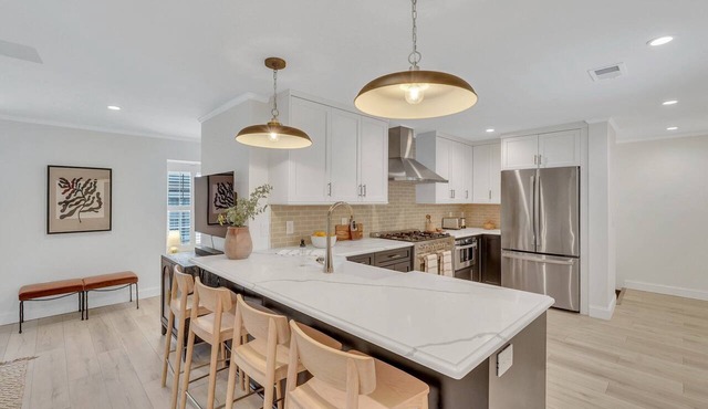Luxury Loft in Prime Historic District Location by Lucky Savannah