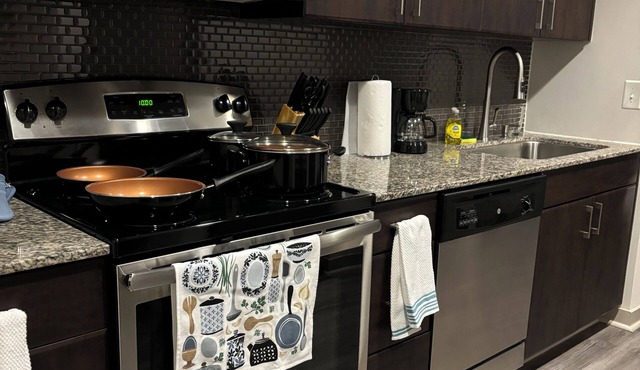 Luxury Midtown Flat near Mercedes-Benz Stadium