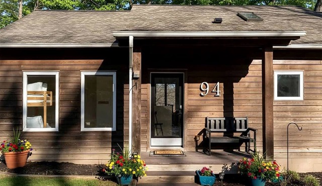 Luxury Mountain Cabin with Hot Tub & Panoramic Views Near Blue Ridge Parkway, Afton VA