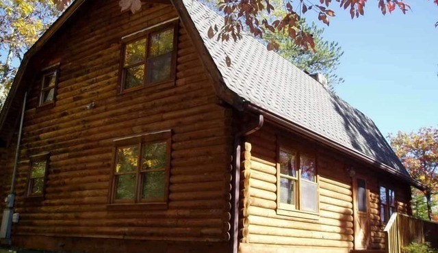Luxury Mountain Log Cabin in Gatlinburg, Adjacent to Ober Gatlinburg Ski Lodge