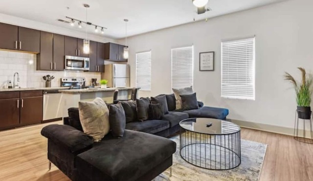 Luxury Suite Mins. From Brave Stadium & Downtown