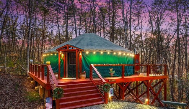 Luxury Yurt in Bryson City close to Best Hiking in Smoky Mountains