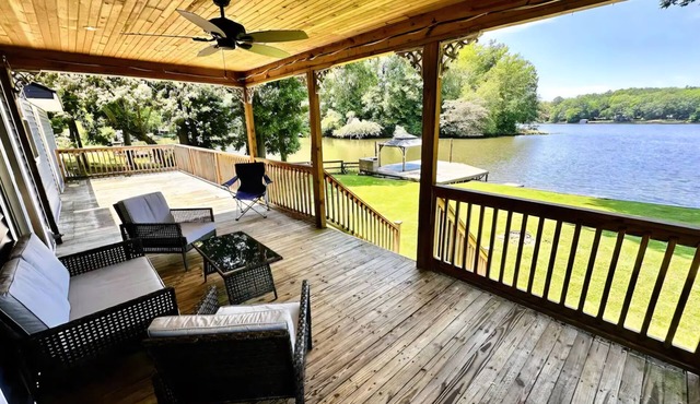 Magnolia Lakehouse- Lakefront Peaceful Property