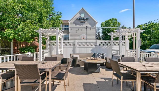 MainStay Suites Appleton Airport - Fox River Mall Area