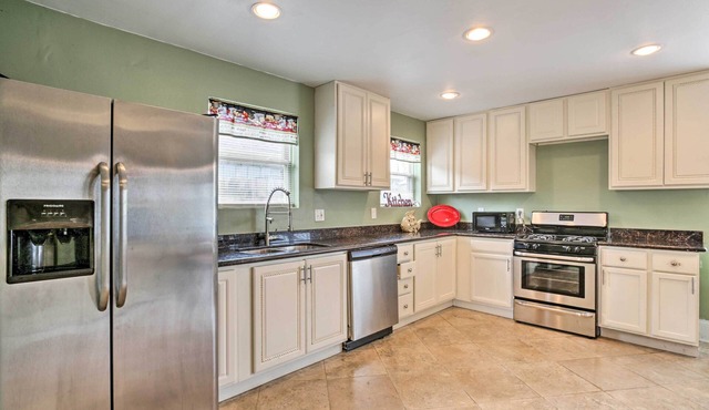 'Major Manor' New Orleans Home w/Pool & Game Room