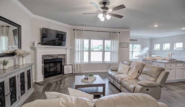 Marvelous 4-bedroom house, 5 miles from the square in vibrant Athens