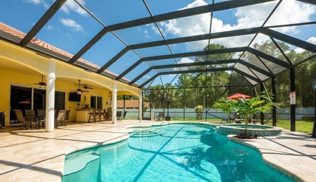 Mediterranean-inspired 4,000 sq ft home, 6Bd/4Bth, sleeps 13 and Fido too!