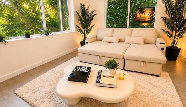 MIAMI VICE 104 Brickell King bed Modern Apartment