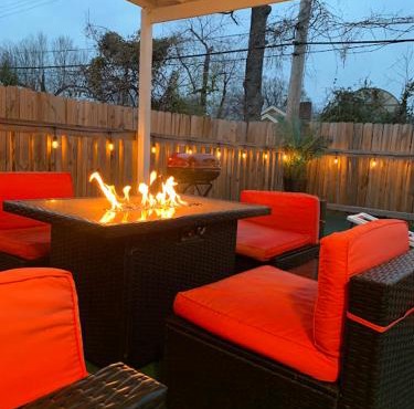 Midtown Retreat, 4mi to Downtown & Large Private Deck