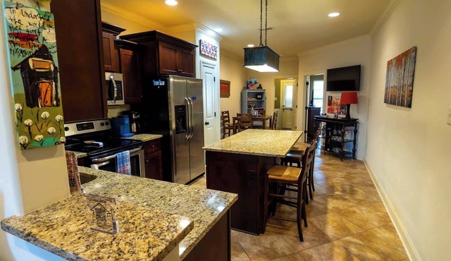 Mins to Ole Miss~Private Yard~Communal Pool~Grill