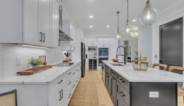 Modern Coastal Retreat: Spacious 6-bedroom house in fabulous Hilton Head Island