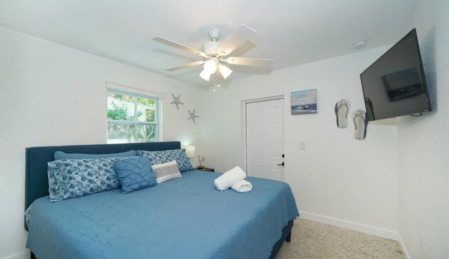 Modern, Fresh - Only 3 miles to the Beach!
