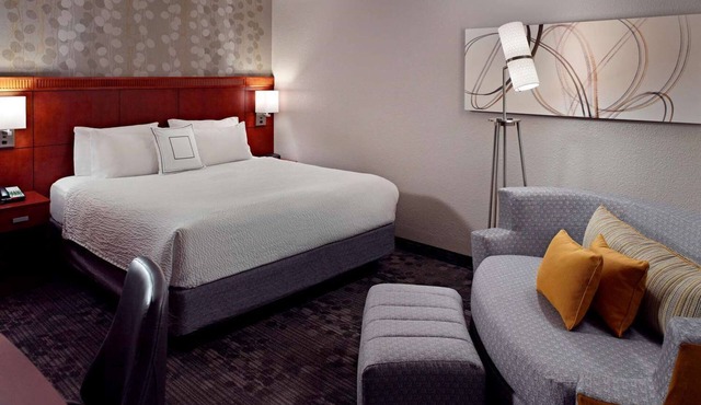 Modern Hotel Stay | Pool, Gym & Free WiFi in Midtown Atlanta