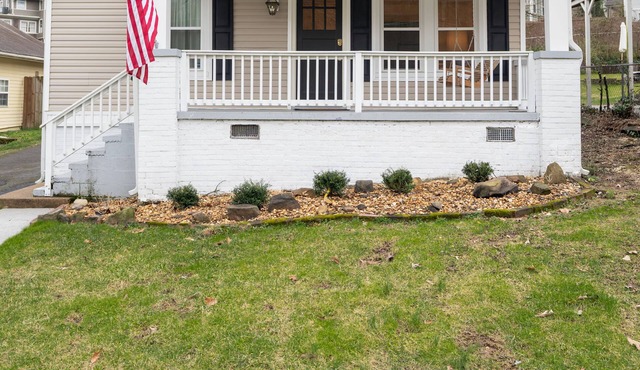 Modern Luxury with Vintage Vibe in Trendy North Shore of Chattanooga