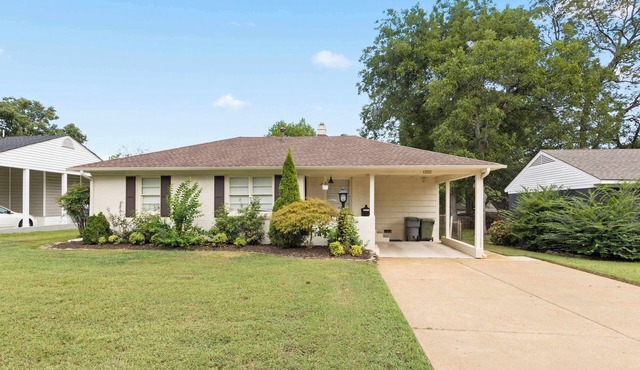 Modern Memphis Retreat - Sleeps 7 - Fireplace