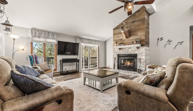 Modern & Private Lakefront Retreat in Waupaca!