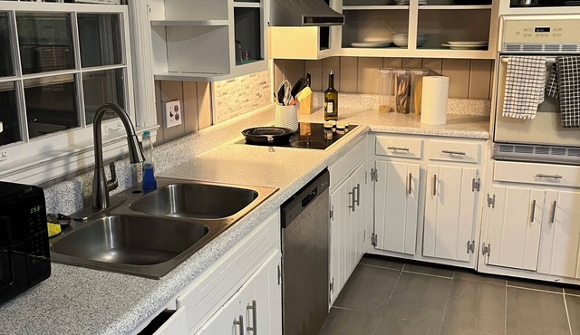 Modern South Oasis Close To Everything Atlanta Has To Offer