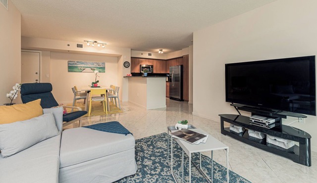 Modern2-Bedroom Retreat with Tennis Access