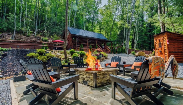 Monarch Mountain Luxury Cabins w Hot Tub and Pet Friendly Cabin B