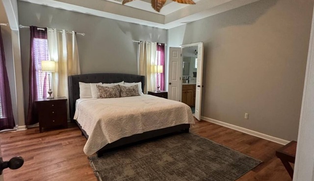MONTHLY STAYS-Brilliant 5 BR Home-Near Stateline, Essentials.