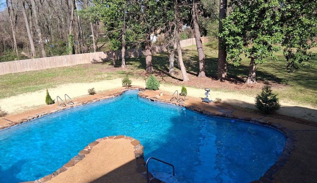 MONTHLY STAYS -Massive 13 BR Private Pool, Hot Tub, Casita- Abundant Parking