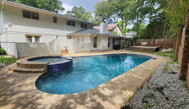 MONTHLY STAYS-Southern-Inspired 5-BR Luxury Home with Pool & Jetted Tub