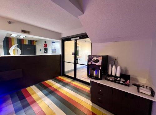 Motel 6 Jeffersonville, IN