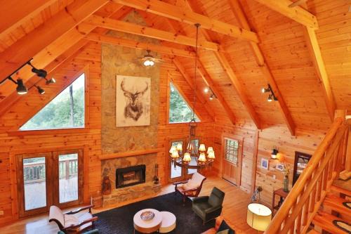 Mountain Gem, Hot Tub, Fire Pit, Views, Starlink Wi-fi