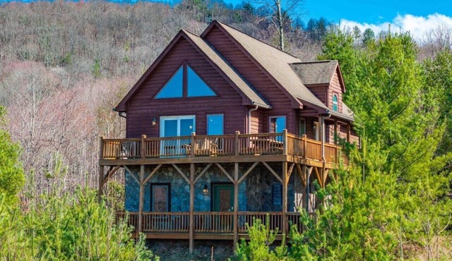 Mountain Getaway near Boone, Hot Tub, and Gorgeous Views!