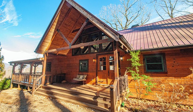 Mountain Retreat - 4/3 - hot tub, wrap around deck w/spectacular mountain views,