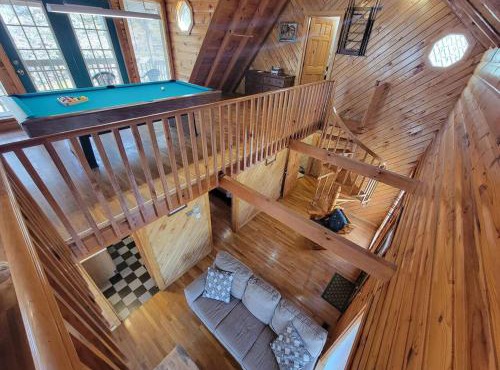 Mountain Rose- Hot Tub, Pool Table, Firepit
