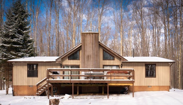 Mountain Treat - 504 Bobcat Road Mountain Treat - Lake Access, Pet Friendly, Hot Tub
