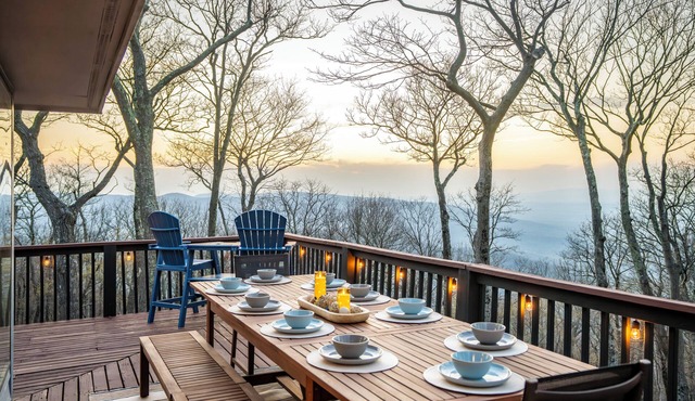 Mountain Views, Hot Tub, Impeccable Design