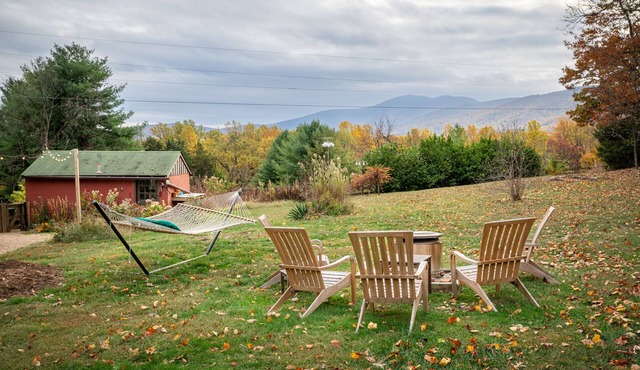 Mountain View Cottage | Wine, Hiking & Dog Friendly