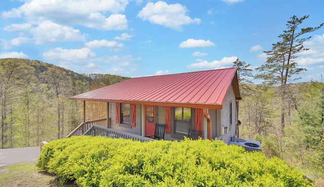 Mountain Views | Hot Tub | Jacuzzi | Wi-Fi