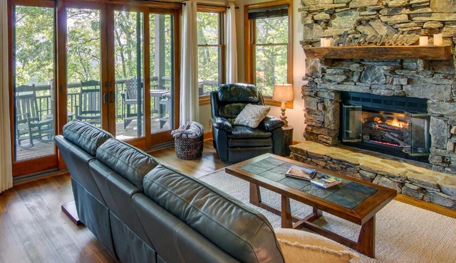 Mtn-View Condo w/Screened Porch in Burnsville!
