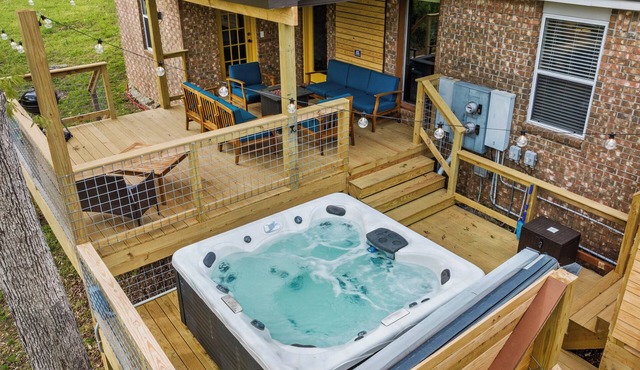 Mural House B: Private Hot Tub > On The Trails > Fire Pit > EV Charger