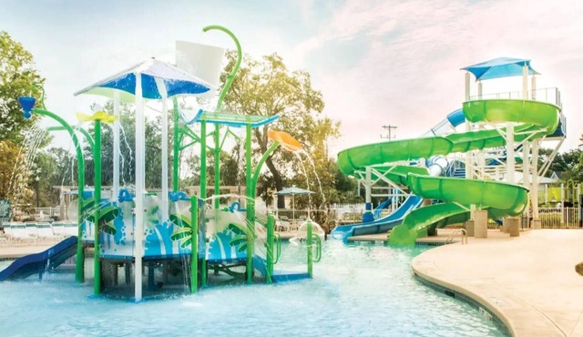 Myrtle Beach Family Escape with Spacious 3BR Lockoff Resort Suite
