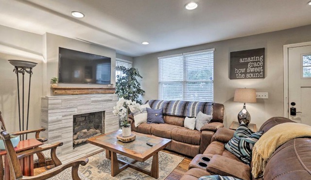 Nashville Home w/Fire Pit & Yard, 3 Mi to Dwtn