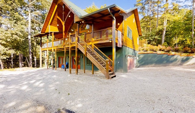 Nature's Edge | House in Franklin with a wood stove & mountain views