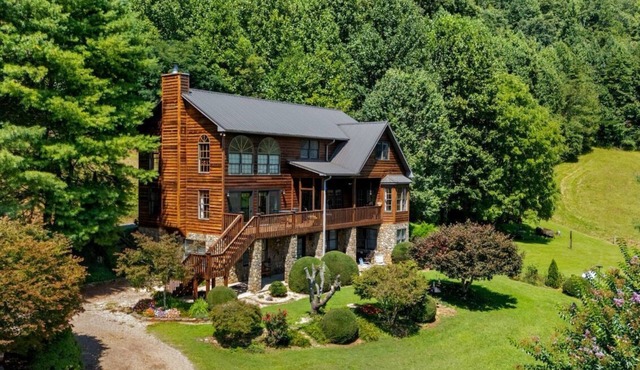 NC Hillside Estate Peaceful Escape with Panoramic Views