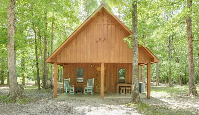 Near Blanchard Springs! Classic Cabin in the Woods