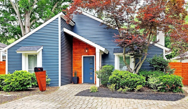 Near Hospitals, Single Level 3Br/2Bath w/Office, Safe neighborhood, Parking.